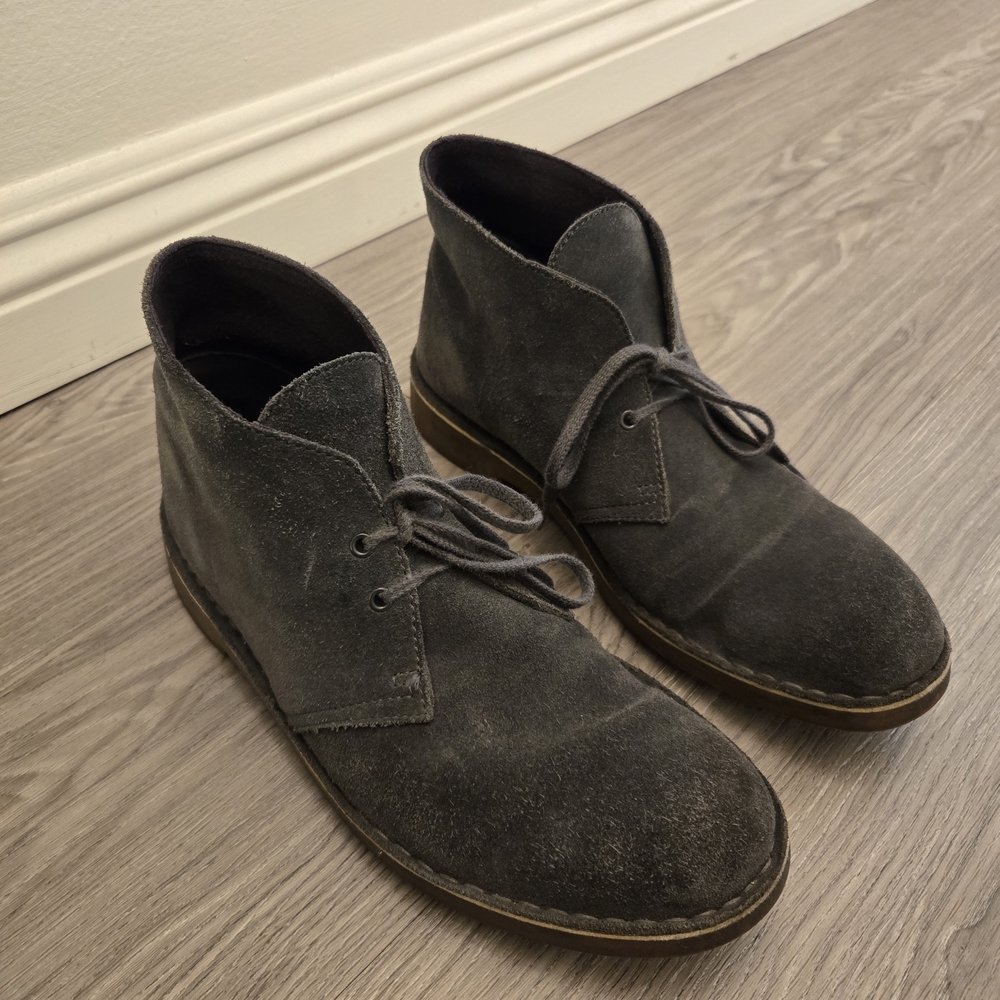 Clarks Men's Dark Gray Suede Chukka Boots